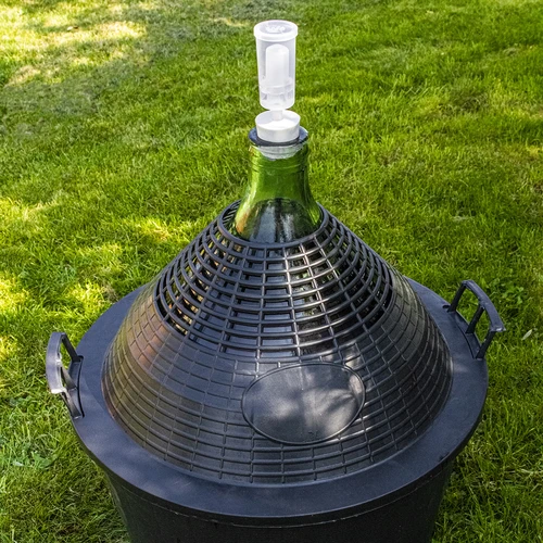 Balon pentru vin 34 L în coș de plastic - 7