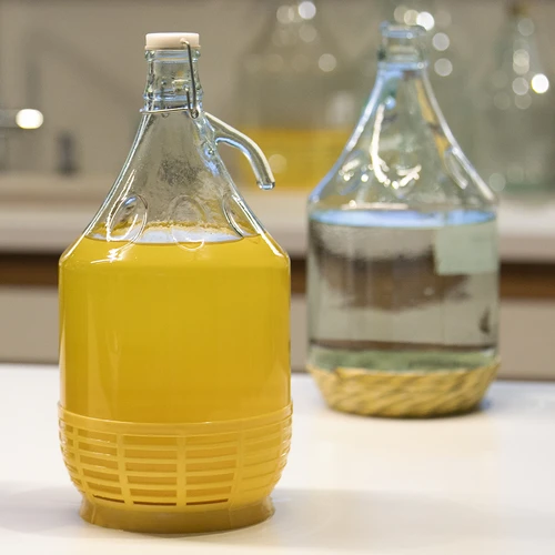 Damigeană Dama 5 L - coș din plastic, închidere cu sârmă - 4