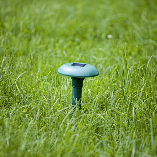 Dispozitiv de alungare a cârtițelor alimentat cu energie solară - 9