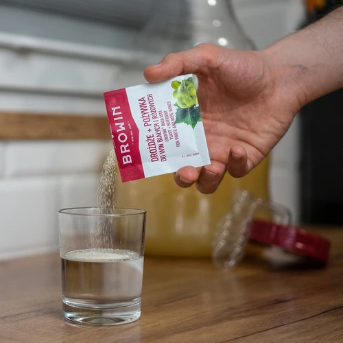 Drojdii Bayanus + nutrienți - vinuri albe și roze - 5