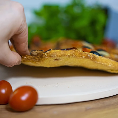 Piatra pentru pizza cu mâner și cuțit, din cordierit, rotundă 33 cm - 15