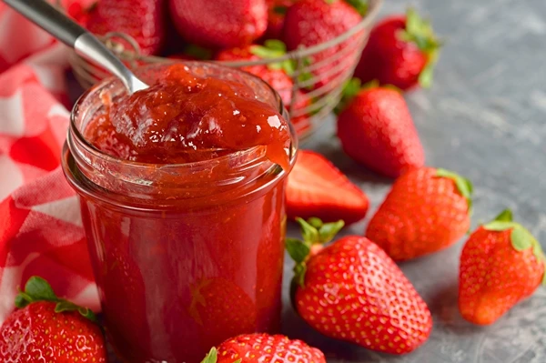 Gem de căpșuni de casă, cu conținut redus de zahăr