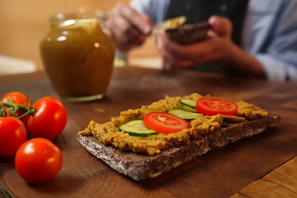 Pate vegetal de linte și dovleac preparat în șuncar