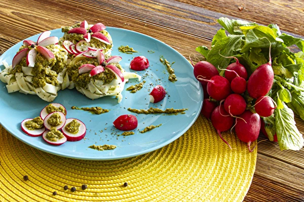 Pesto din frunze de ridiche