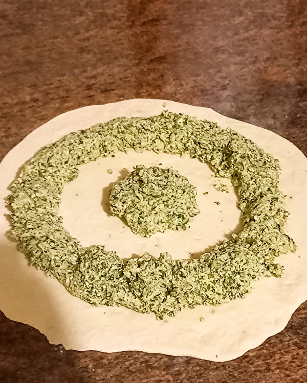 Stea din aluat dospit cu spanac