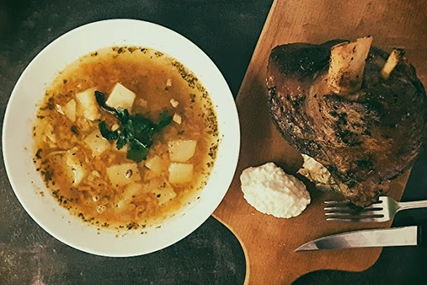 Supă de mazăre cu ciolan