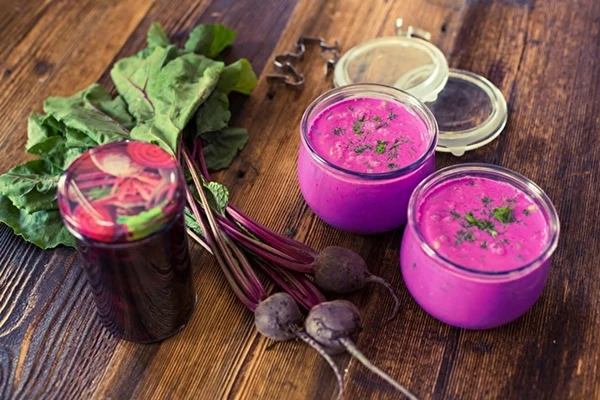 Supă rece cu moare din sfeclă roșie murată