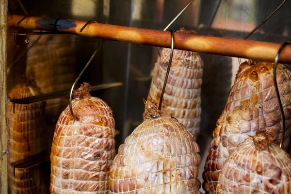 Șuncă afumată de casă - fum din belșug