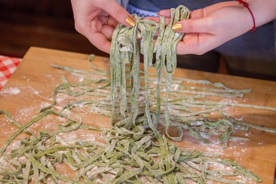 Browin Przepiśnik - Paste cu spanac, brânză de vaci și bacon