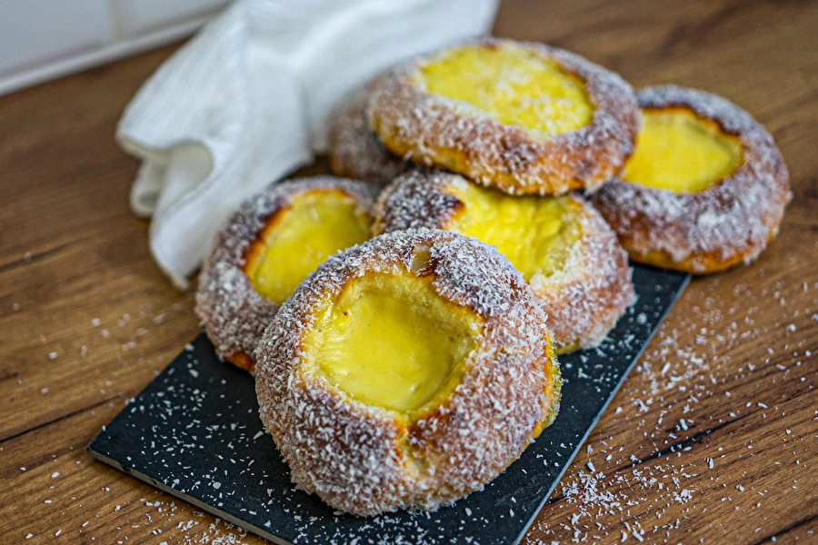 Browin Przepiśnik - Skoleboller – chifle norvegiene cu cremă de budincă și cocos