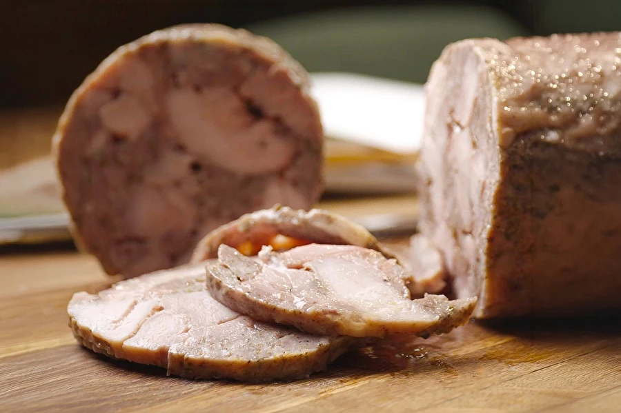 Șuncă presată din porc și pulpă de pui